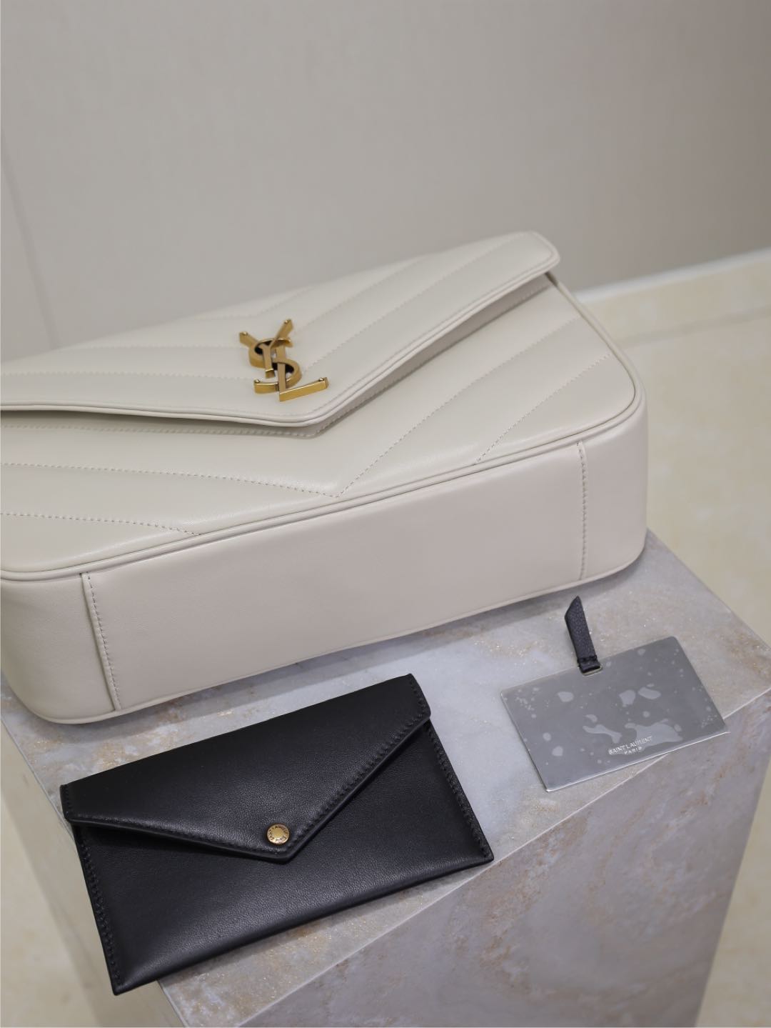 Luxury Saint Laurent LOULOU MEDIUM 29 IN WHITE SHEEPSKIN GOLD HARDWARE