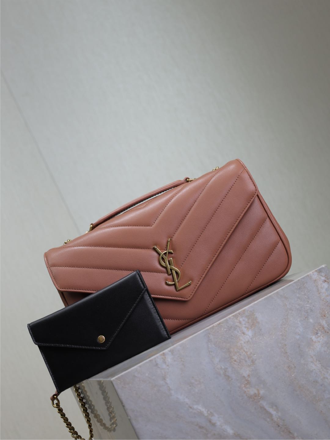 Luxury Saint Laurent LOULOU MEDIUM 29 IN SALMON PINK SHEEPSKIN GOLD HARDWARE