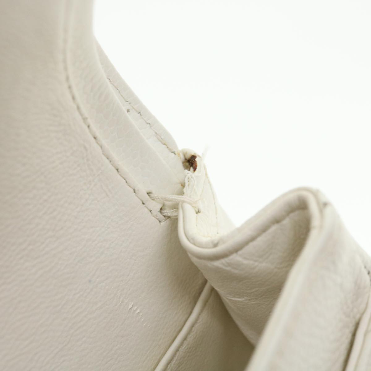 CHANEL Matelasse Double Flap Chain Shoulder Bag Caviar Skin White CC  knn085