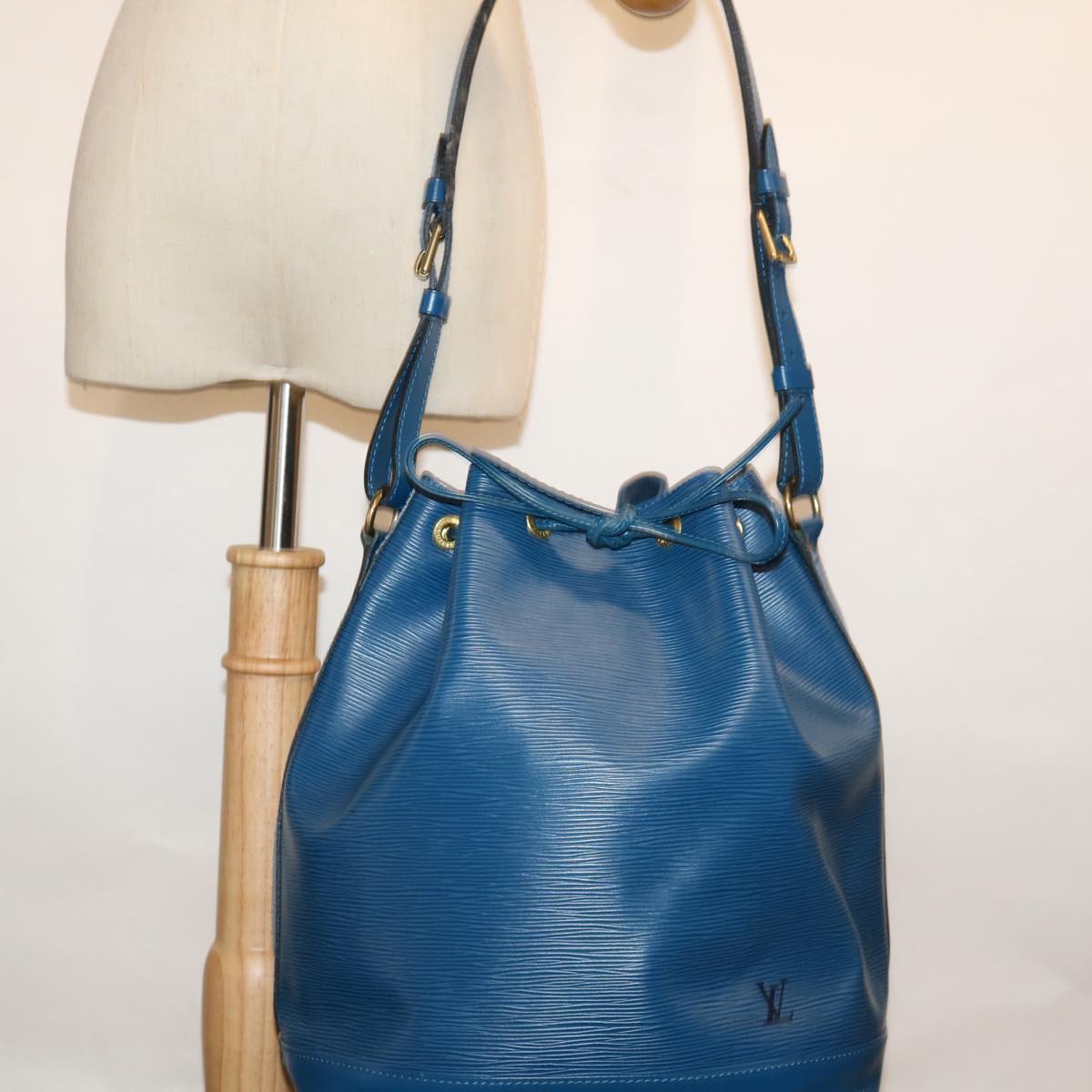 LOUIS VUITTON Epi Noe Shoulder Bag Blue M44005 LV mr078