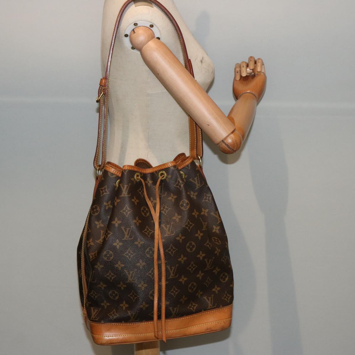 LOUIS VUITTON Monogram Noe Shoulder Bag M42224 LV mr173
