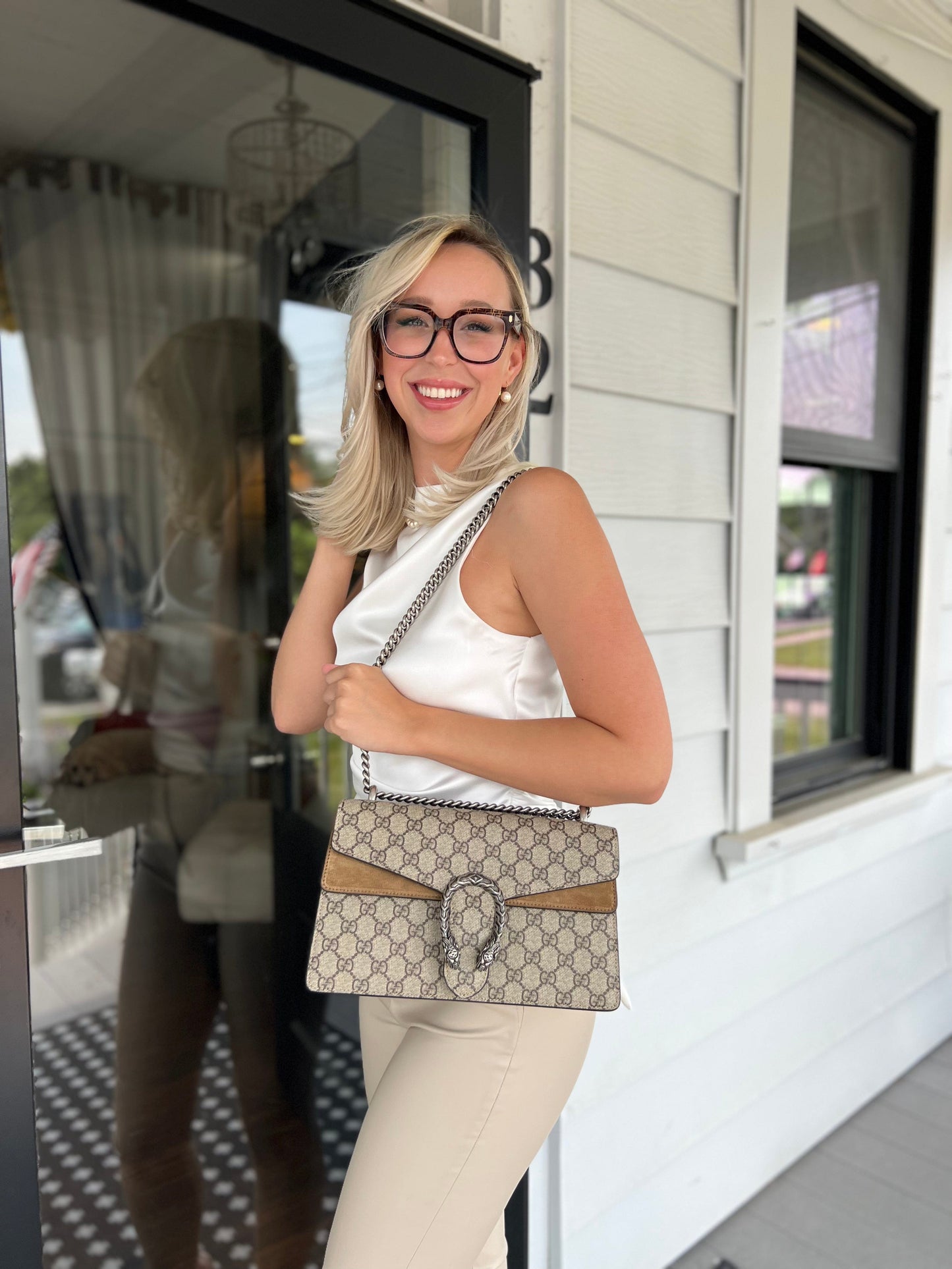 Luxury Gucci GG Supreme Dionysus Medium Shoulder Bag