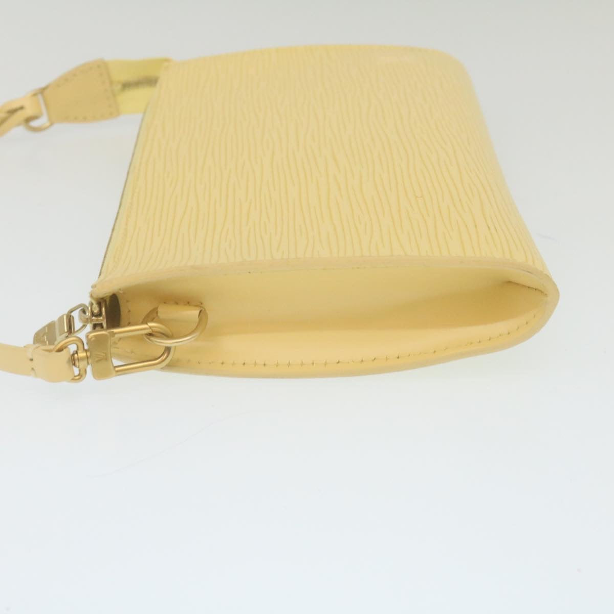 LOUIS VUITTON Epi Pochette Accessoires Pouch Vanilla M5264A LV th2513
