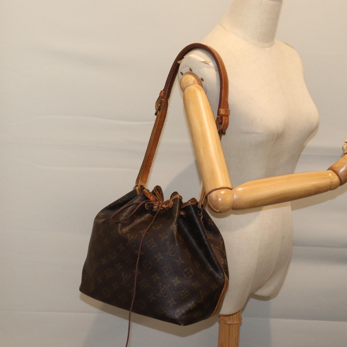 LOUIS VUITTON Monogram Petit Noe Shoulder Bag M42226 LV th4645