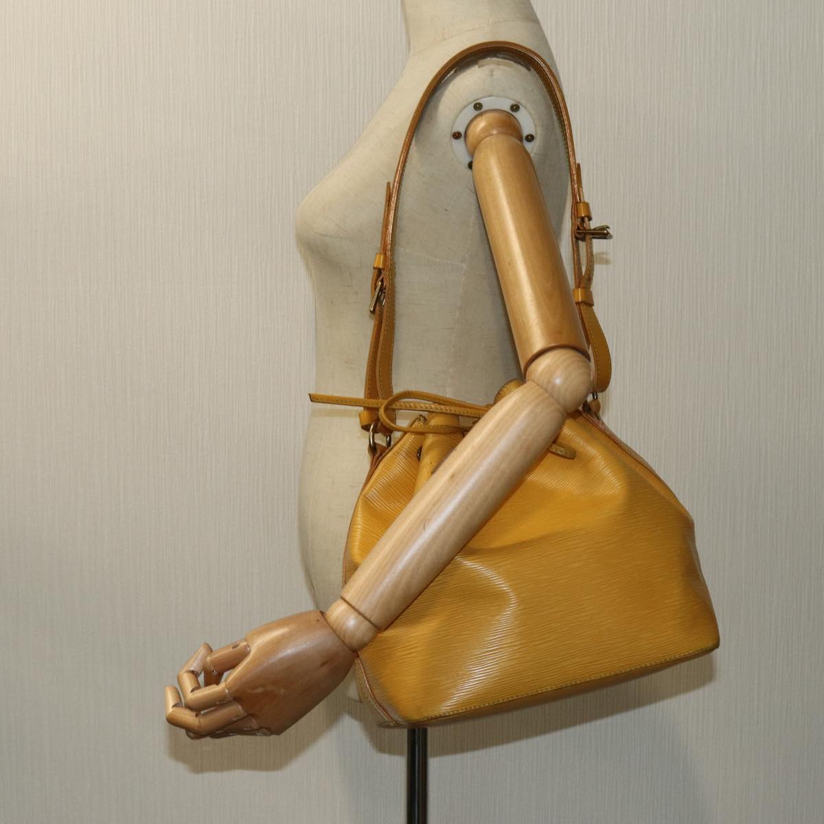LOUIS VUITTON Epi Petit Noe Shoulder Bag Tassili Yellow M44109 LV th4766