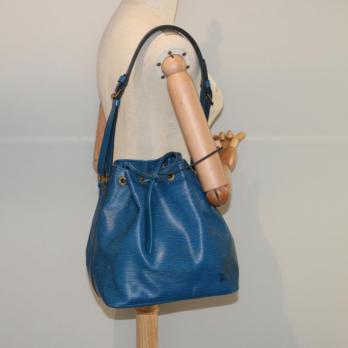LOUIS VUITTON Epi Petit Noe Shoulder Bag Blue M44105 LV th4933