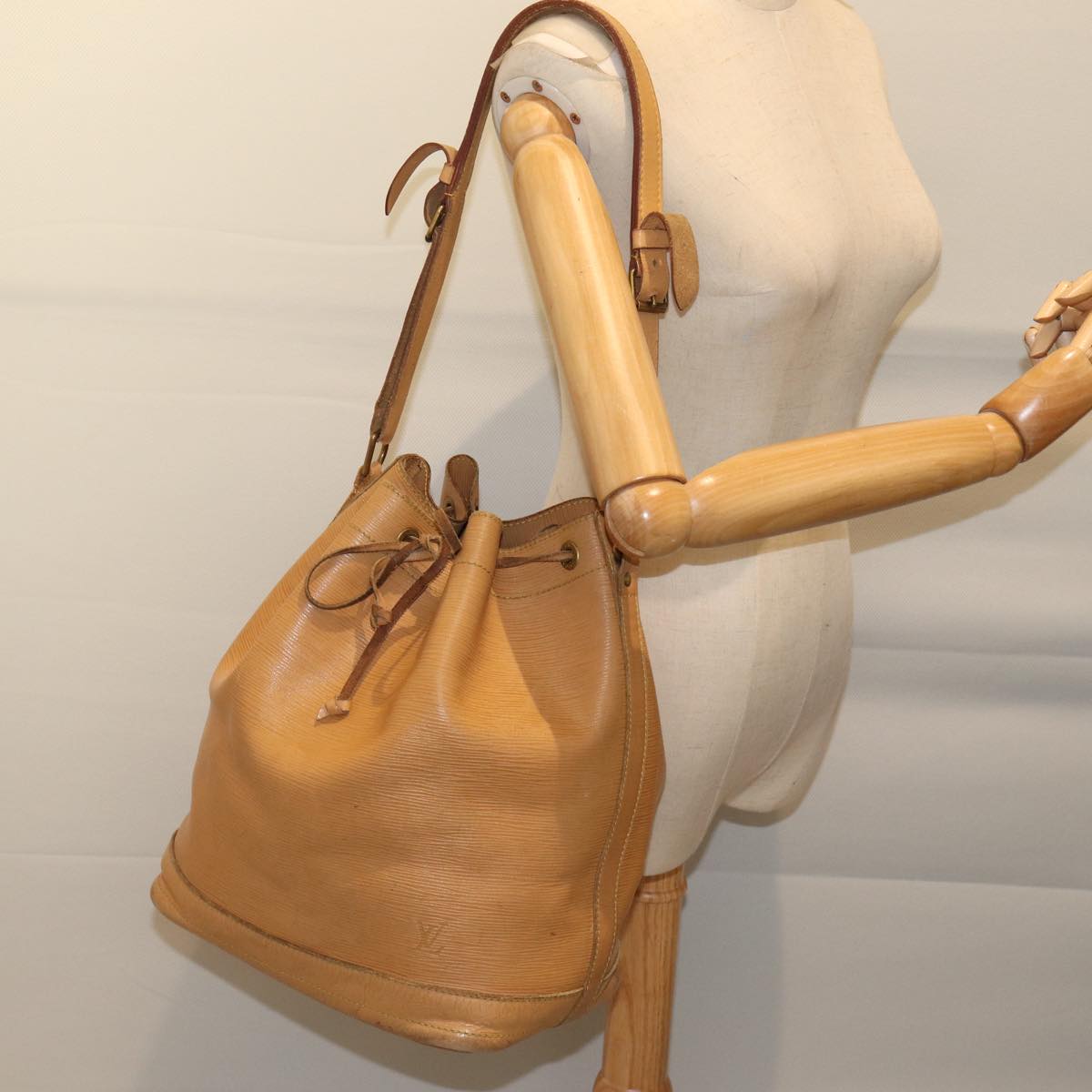 LOUIS VUITTON Epi Noe Shoulder Bag Vintage Winnipeg Beige M44006 LV ti1593