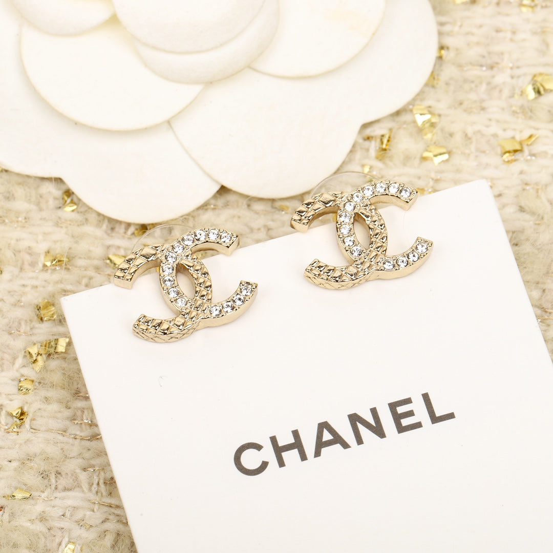 Luxury Chanel DOUBLE C HALF DIAMONDS GOLD EARRINGS