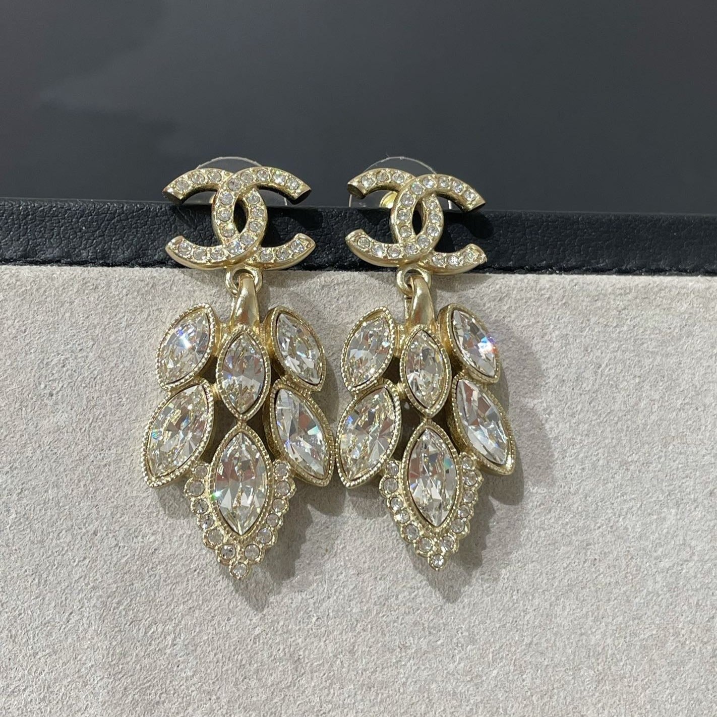 Luxury Chanel CHANE SMALL FRAGRANCE WHEAT GOLD DIAMOND EARRINGS