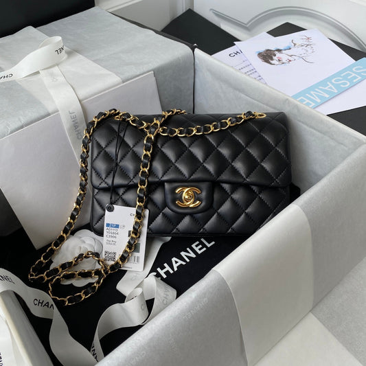 Luxury Chanel Medium Classic Flap Bag 23cm Black Lambskin Gold Hardware