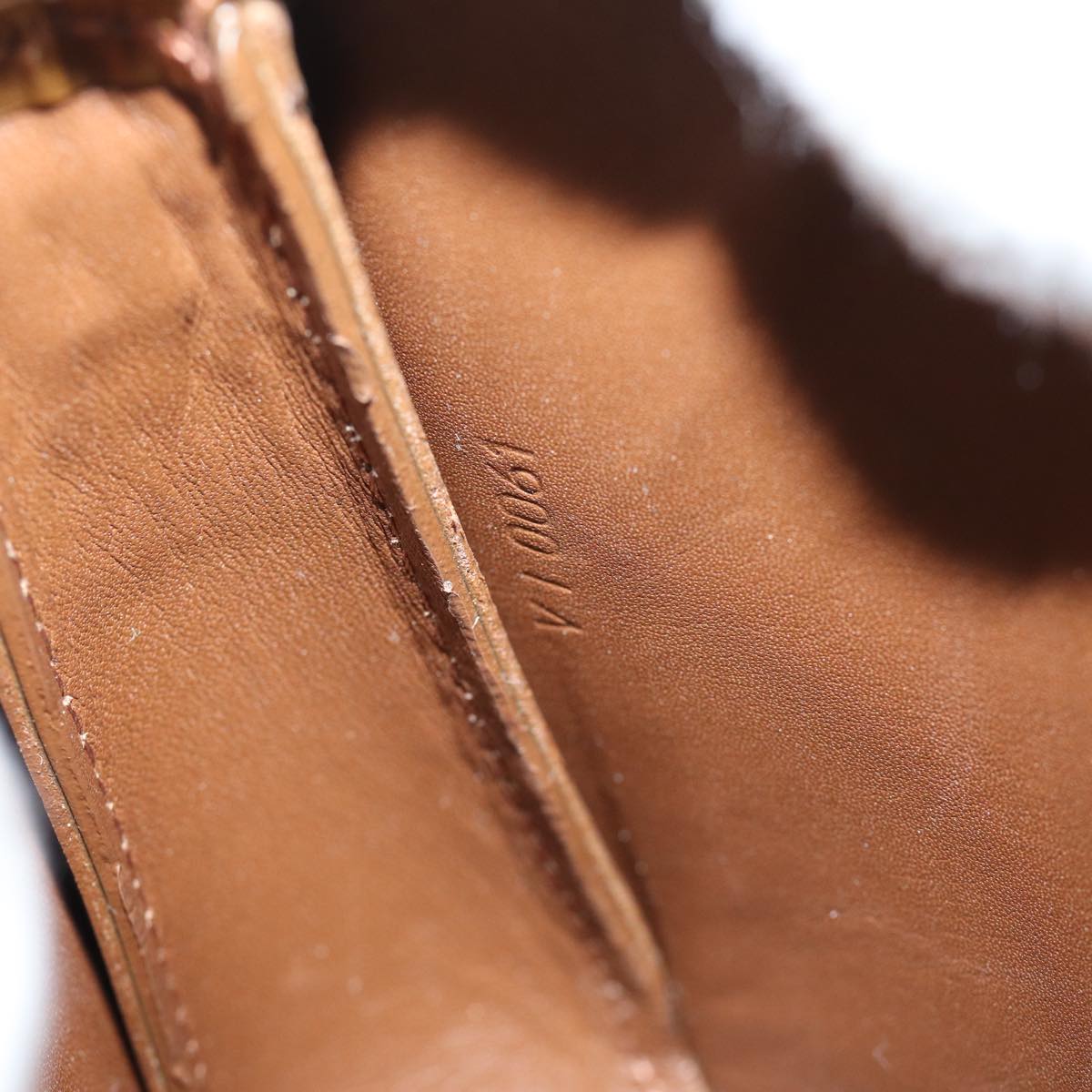 LOUIS VUITTON Monogram Vernis Lexington Pouch Bronze M91133 LV yk11556