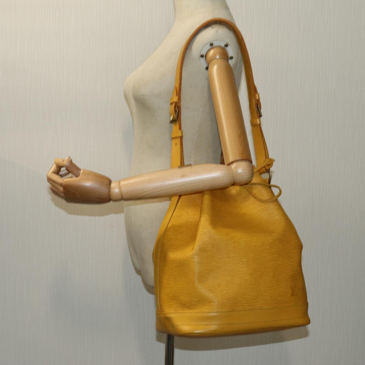 LOUIS VUITTON Epi Noe Shoulder Bag Tassili Yellow M44009 LV yk11626