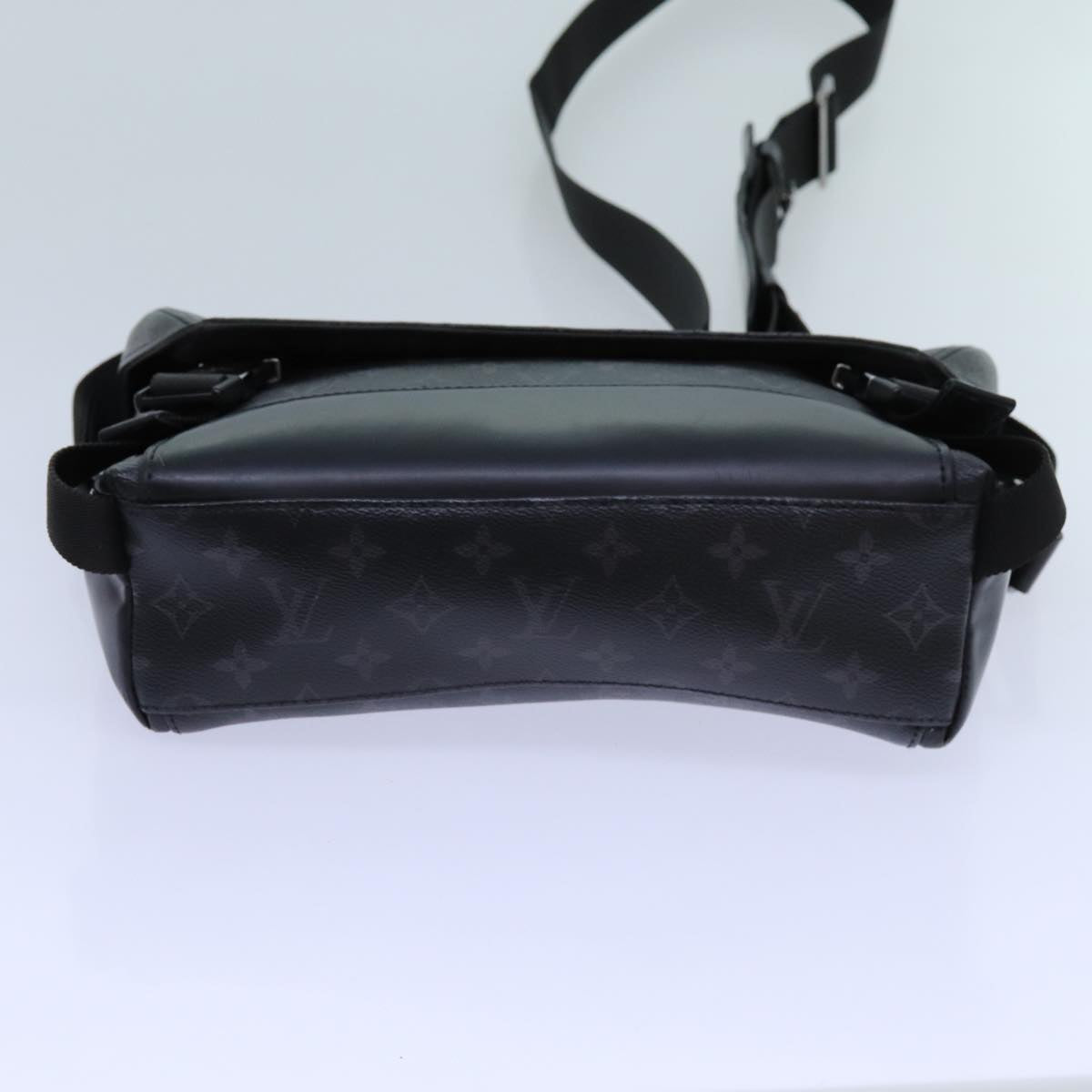 LOUIS VUITTON Monogram Eclipse Messenger Voyage PM Bag M40511 LV yk11672