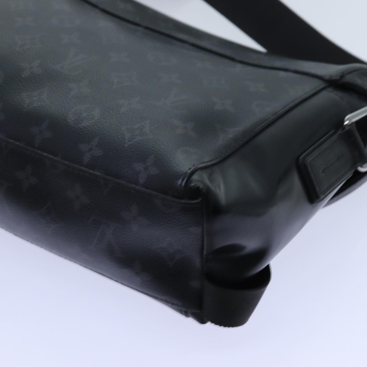 LOUIS VUITTON Monogram Eclipse Messenger Voyage PM Bag M40511 LV yk11672