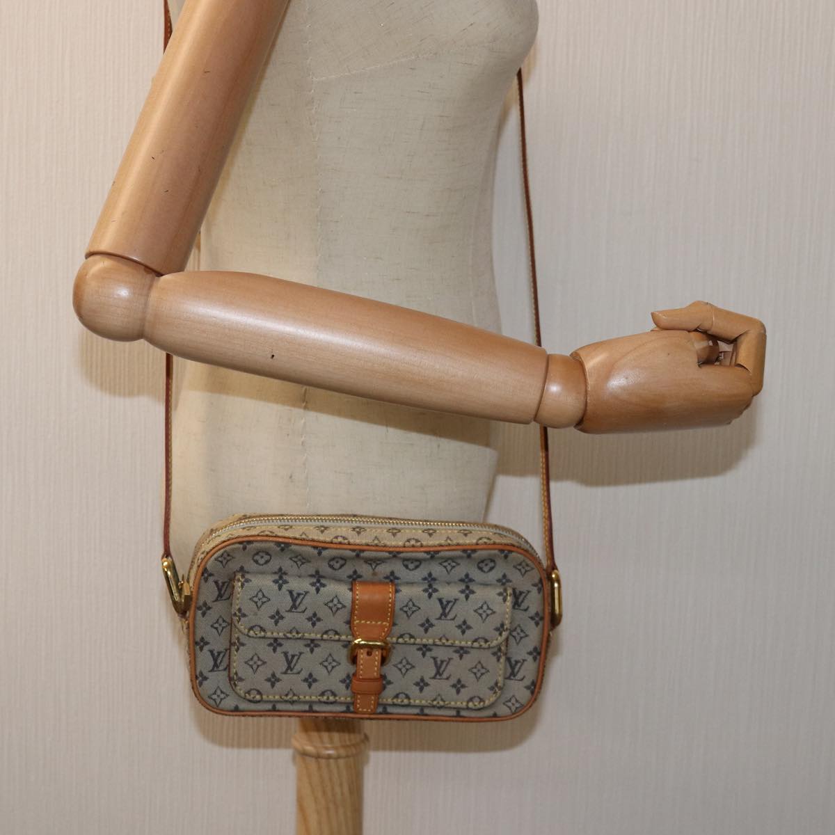 LOUIS VUITTON Monogram Mini Juliet MM Shoulder Bag Blue M92004 LV yk12628