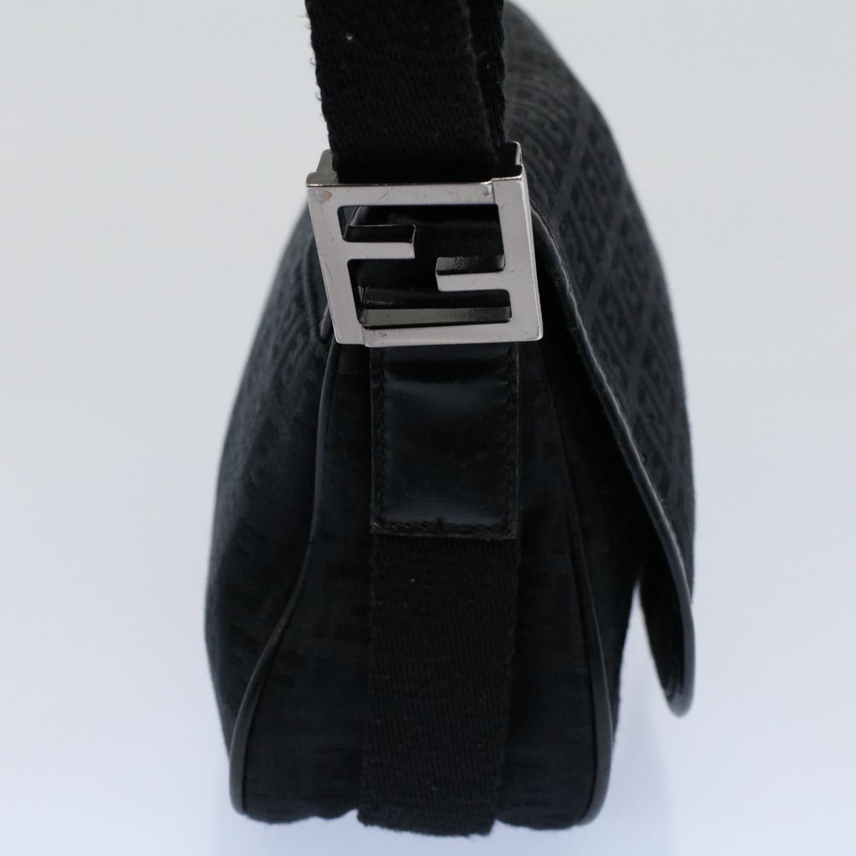 Luxury FendiZucchino Canvas Shoulder Bag Blackyk8645